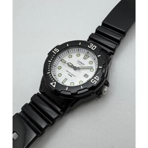 Casio LRW 200H Womens Quartz Diver Watch 33mm White Dial Fresh Battery